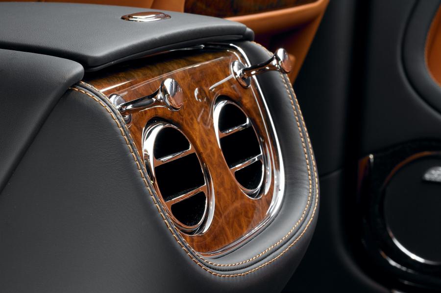  Bentley Mulsanne 2010 года  (фото 152 из 262)